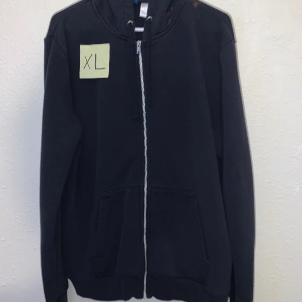 Men’s black sweatshirt